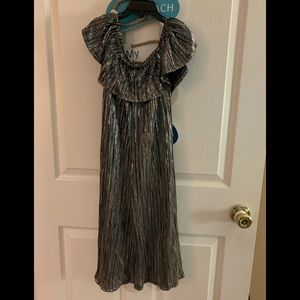 Very cute silver Jumpsuit!!